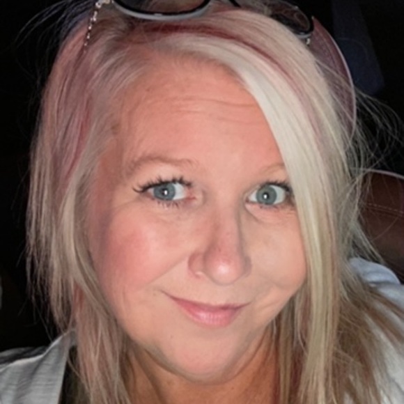 Meet your Posher, Becky - Picture 1 of 1